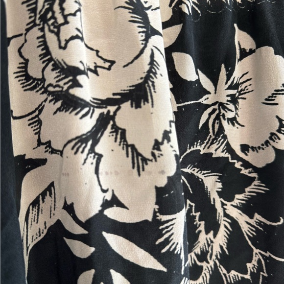 Biya Johnny Was Black and White Floral Silk Embroidered Flowy Boho Top Blouse - Picture 3 of 10